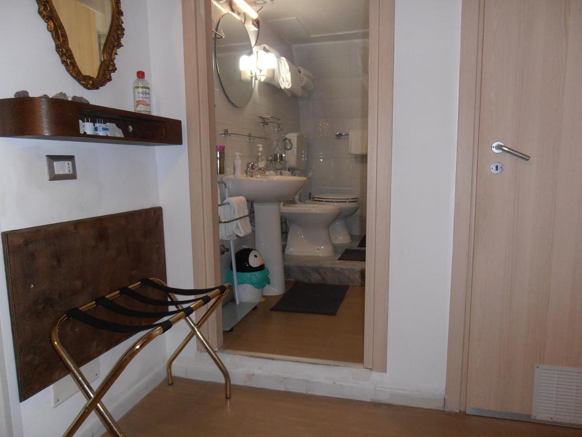 La Residenza Napoli Chiaia Short Let Apartment Superior Via Chiaia 82 Eksteriør bilde