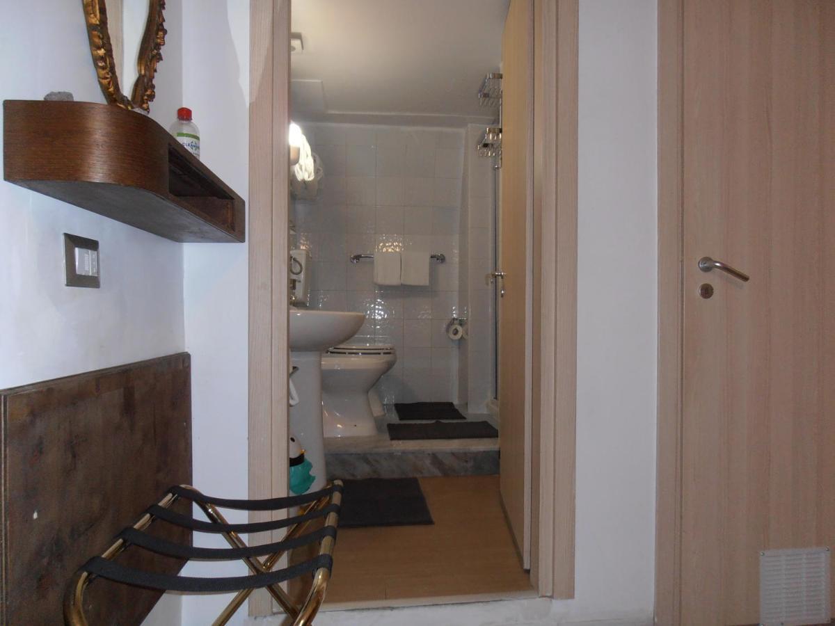 La Residenza Napoli Chiaia Short Let Apartment Superior Via Chiaia 82 Eksteriør bilde