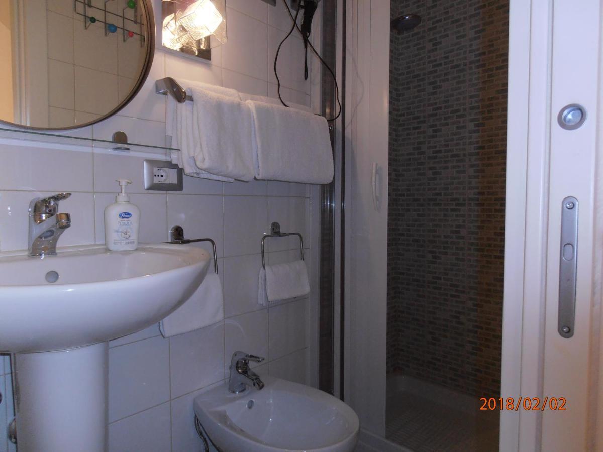 La Residenza Napoli Chiaia Short Let Apartment Superior Via Chiaia 82 Eksteriør bilde