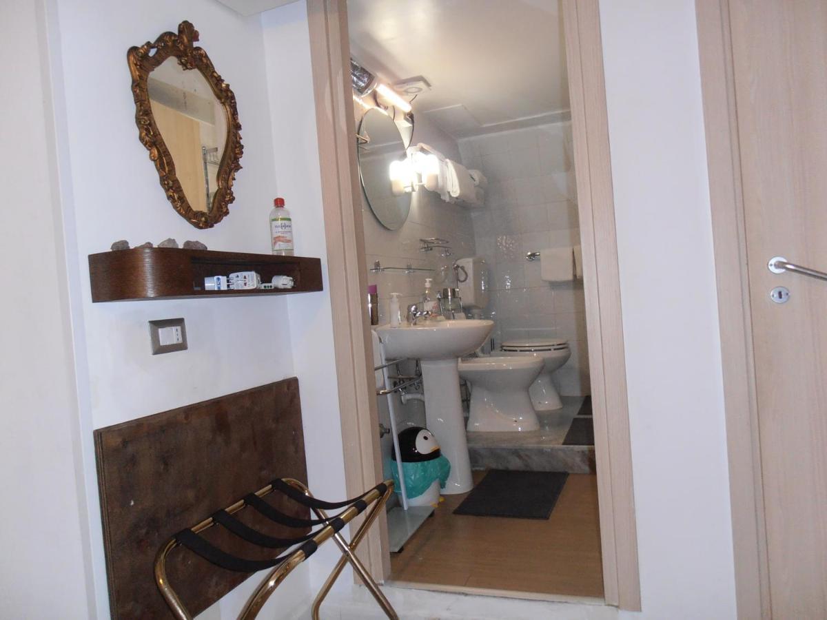 La Residenza Napoli Chiaia Short Let Apartment Superior Via Chiaia 82 Eksteriør bilde