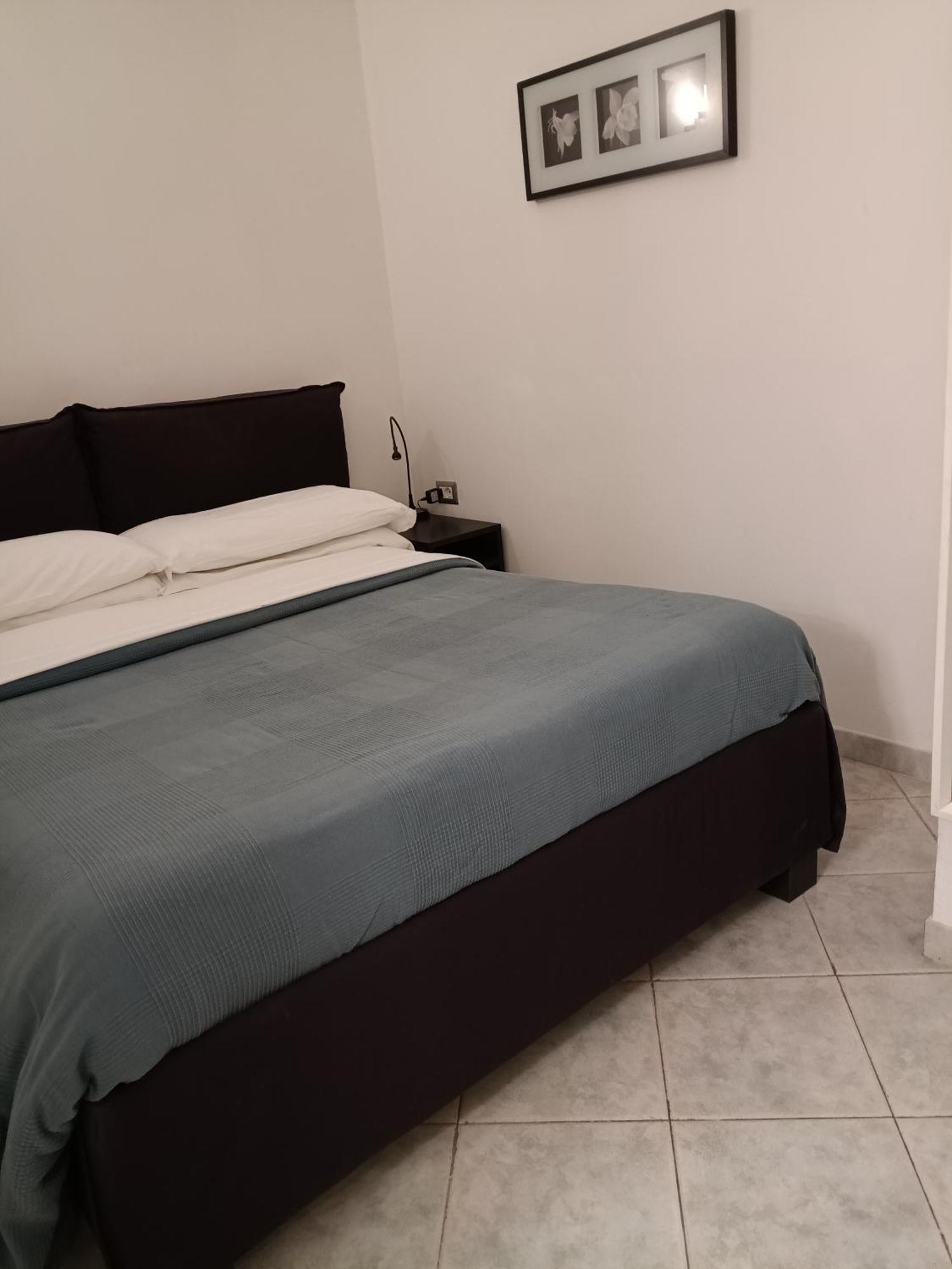 La Residenza Napoli Chiaia Short Let Apartment Superior Via Chiaia 82 Eksteriør bilde