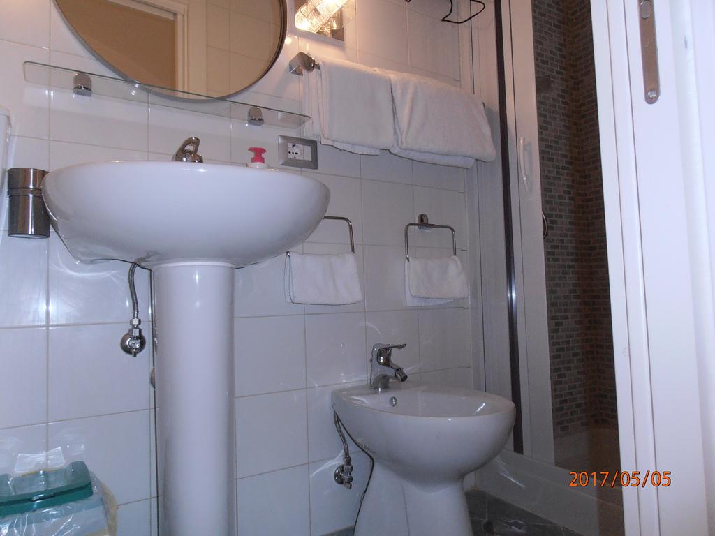 La Residenza Napoli Chiaia Short Let Apartment Superior Via Chiaia 82 Eksteriør bilde