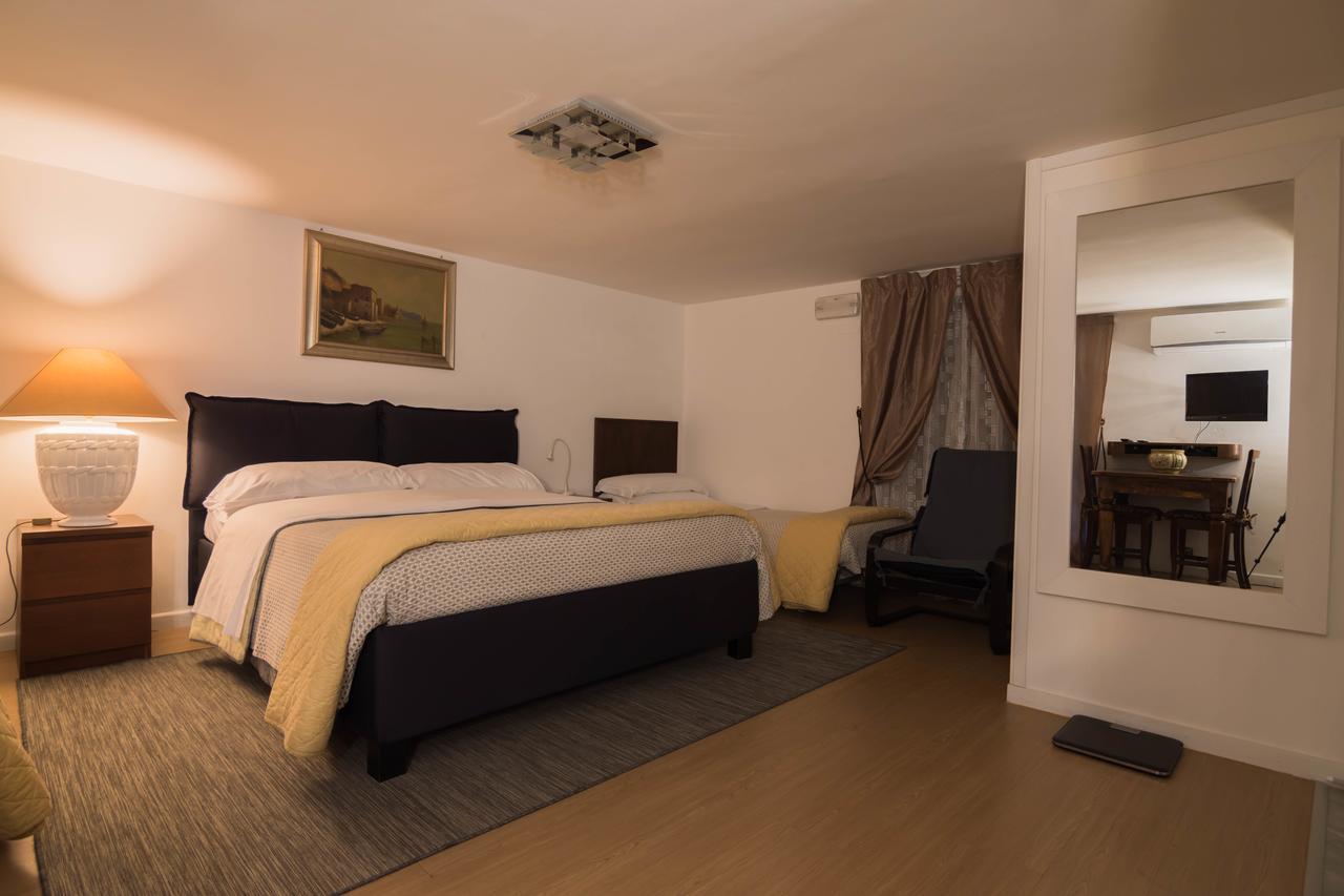 La Residenza Napoli Chiaia Short Let Apartment Superior Via Chiaia 82 Eksteriør bilde